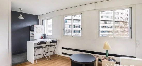 Studio meublé  à louer, 1 pièce, 27 m², Étage 3/4