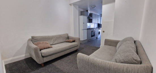 3 bed flat to rent