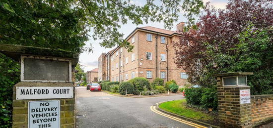 Flat to rent in Malford Court, The Drive, London E18