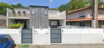 BELLE MAISON T4 MITOYENNE D'UN COTE AVEC 2 TERRASSES ET JARDIN