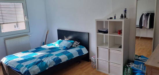 Hauptmieter gesucht, 1 Zimmer in 4er WG