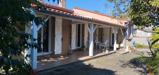 Lac de Sesquières - Glacière: Maison avec terrasse jardin et garage