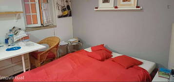 735743 - Quarto com cama de casal em...