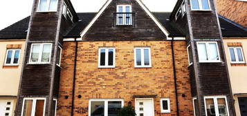 Town house to rent in Fonda Meadows, Oxley Park, Milton Keynes MK4