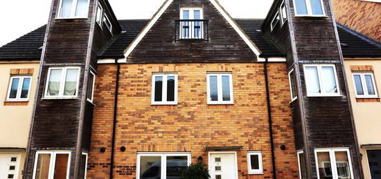 Town house to rent in Fonda Meadows, Oxley Park, Milton Keynes MK4