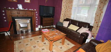 6 bedroom terraced house to rent