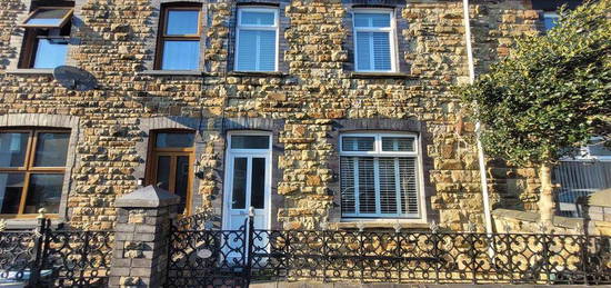 4 bedroom terraced house to rent