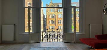 Room near Dam Square in Large Apartment