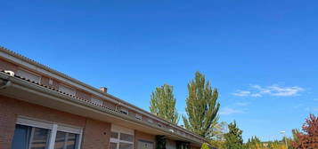 Alquiler de  Chalet adosado en calle María Pacheco