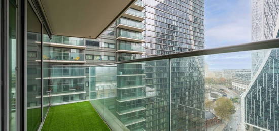 Flat to rent in Landmark East Tower, Canary Wharf, London E14