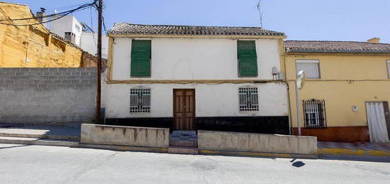 Casa adosada en calle Vadillo en Pinos Puente