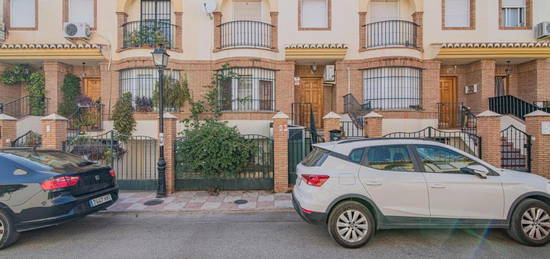 Casa adosada en venta en Calle Platero, La Zubia Ciudad