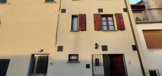 Casa indipendente in vendita in frazione Santo Stefano del Piano