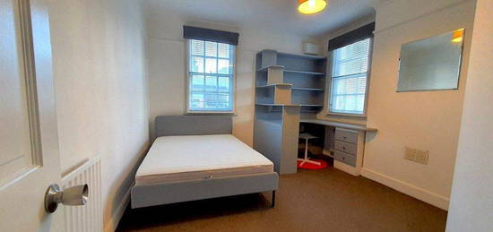 Flat to rent in Naval House, London E14