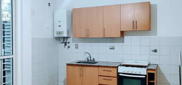 Departamento en Planta Baja Alquiler 1 Dorm con Patio Pasco 500