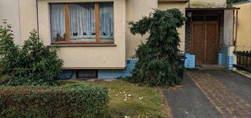 Ruhiges Reihenendhaus mit Garagen in Dessau-Süd