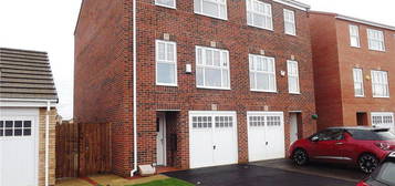 3 bed semi-detached house to rent