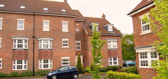 Flat to rent in De Soissons Close, Welwyn Garden City AL8