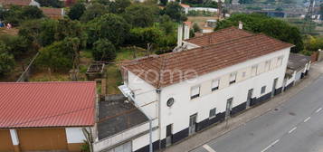 Moradia T5 com 1.200 m2 de terreno, em Sampaio, Ermesinde