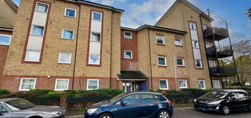 Flat for sale in Vespasian Road, Southampton SO18