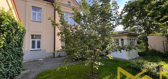 Rodinný dům, 245 m² + 682 m² pozemek, V Nových Vokovicích, Praha