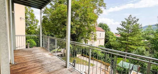 Altbaubauwohnung mit Balkon! Großzügig und lichtdurchflutet