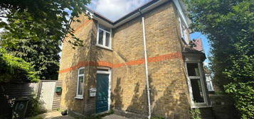 3 bedroom semi-detached house to rent