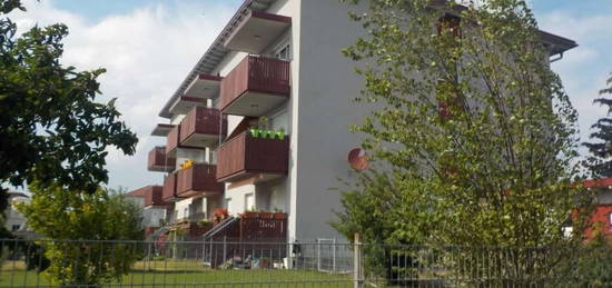 Hochwertige und sonnige Wohnung mit Einbauküche, großen Balkon und 2 Tiefgaragenplätzen in Zentrumslage