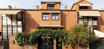 Casa adosada en venta en Calle Torre de la Pólvora, Castaño - Mirasierra