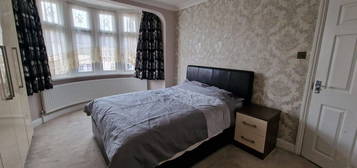 Room to rent in Westrow Drive, Room 7, Barking IG11