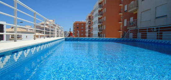 Apartamento com piscina e perto da praia