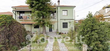 Villa in vendita in via Adua, 1