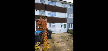 4 bed terraced house to rent