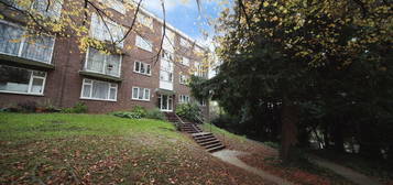 Flat for sale in The Larches, Luton LU2