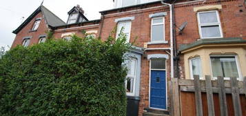 5 bedroom terraced house