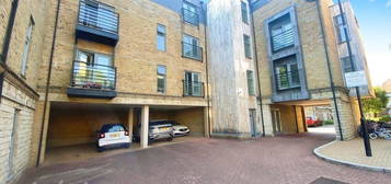 Flat to rent in Church Street, Maidstone ME14