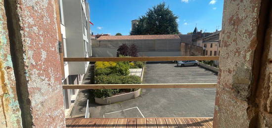 Plateau à aménager 33 m2 avec terrasse - MACON CENTRE