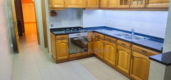 Apartamento T2 p/ arrendamento