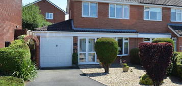 3 bedroom semi-detached house to rent