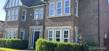 5 bedroom detached house