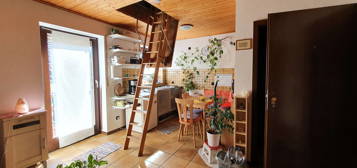 Modernisierte 1-Zimmer-Dachgeschosswohnung mit Balkon und Miniküche in Haibach
