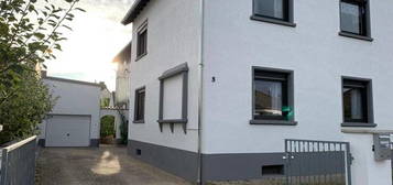 Ein ganzes Haus für Sie. Mit 8 Zimmer, 15 Betten, 2 Duschen & 3 WC´s, 2 Küchen, Wlan, TV, Waschmaschine, Trockner und Parkpätze