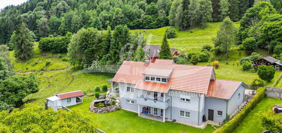 Wohnen mit Ausblick: Großzügiges Haus mit Gartenparadies und Ausbaureserve in M…