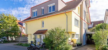 Große, frisch renovierte 3,5 Zimmer Wohnung in Herten mit Kamin.