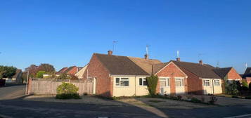 Bungalow to rent in Balliol Road, Bicester OX26