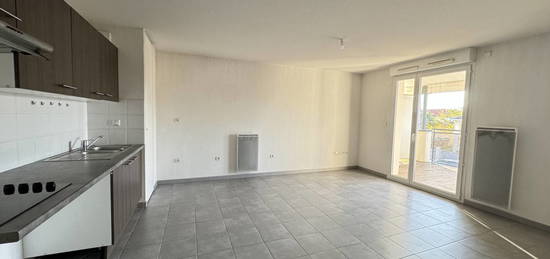 APPARTEMENT T3 de 58 M2 au 1er et dernier étage avec ascense