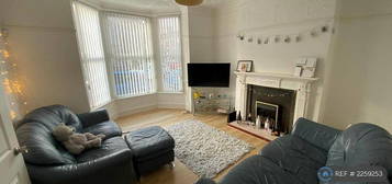 5 bedroom terraced house