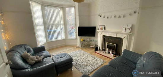 5 bedroom terraced house