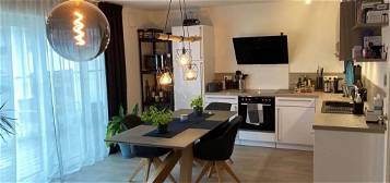 Neuwertige 2-Zimmer-EG-Wohnung mit Garten Lademöglichkeit für E-Auto u. Einbauküche KfW55