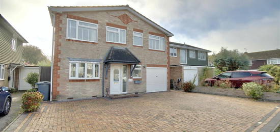 Detached house to rent in Staple Close, Waterlooville PO7